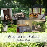 Elbe511ferienzuhause Im Parkaehnlichen Garten Mit Teich Apartment *