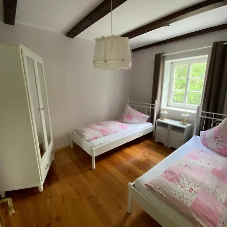 Elbe511ferienzuhause Im Parkaehnlichen Garten Mit Teich Appartamento Dömitz