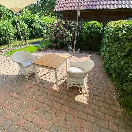 Elbe511ferienzuhause Im Parkaehnlichen Garten Mit Teich Appartamento