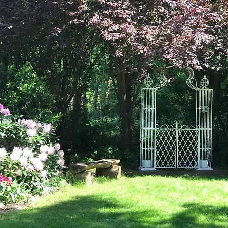 Elbe511ferienzuhause Im Parkaehnlichen Garten Mit Teich Appartamento *