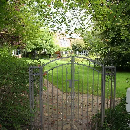 Apartamento Elbe511ferienzuhause Im Parkaehnlichen Garten Mit Teich Dömitz