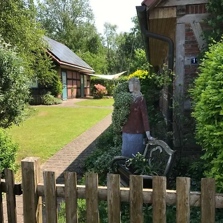 Appartamento Elbe511ferienzuhause Im Parkaehnlichen Garten Mit Teich