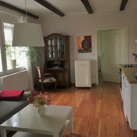 Elbe511ferienzuhause Im Parkaehnlichen Garten Mit Teich Appartamento *