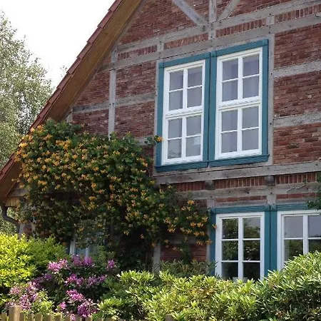 Elbe511ferienzuhause Im Parkaehnlichen Garten Mit Teich *